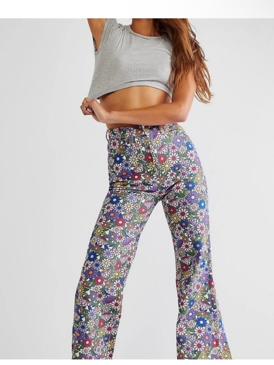 Wrangler Denim - Wrangler "Wanderer" High Rise Floral Flare Jeans Size 31